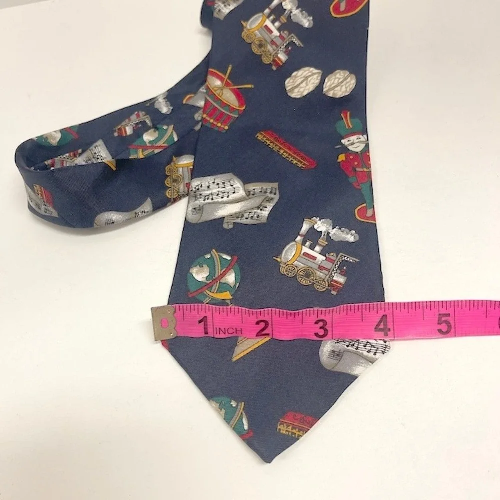 Vintage Corporate Casual Van Heusen Christmas Men's Silk Necktie Tie‎